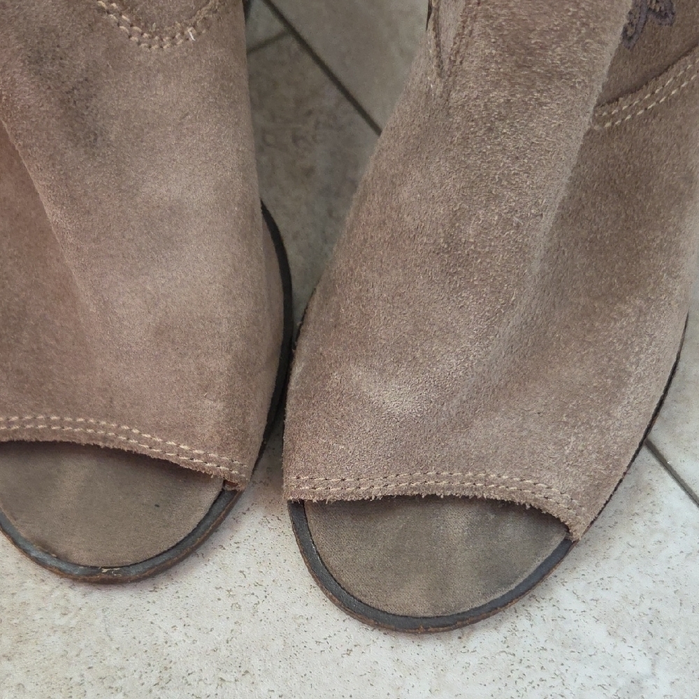Lucky Brand Women's Brown Suede Mules with Floral Embroidery - Picture 12 of 12